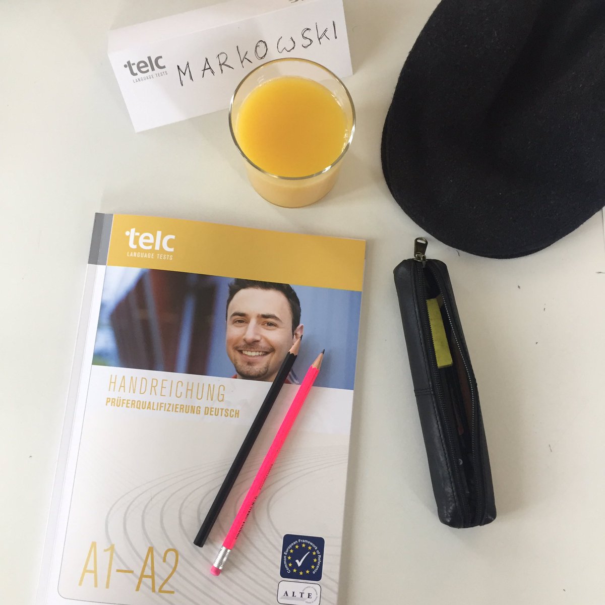 sb_weltweit's tweet photo. 😄 Nun bin ich ebenfalls für mündliche #telc-Prüfungen auf den Niveaustufen A1 und A2 zertifiziert! Gleichzeitig habe ich wieder wunderbare Kolleg_innen kennenlernen!! Schön war’s an die Volkshochschule am Schlossplatz!!! #saarbrücken #saarland #sprachschule #sbweltweit 👨🏼‍🏫 https://t.co/OJ7W3Hw4wL