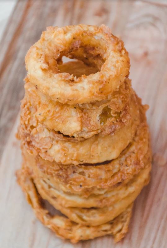 ComeToParadise's tweet photo. Our fried onion rings are a fan favorite! Hop over and share an order with a friend this National Onion Ring Day. https://t.co/vX6qVUBpij