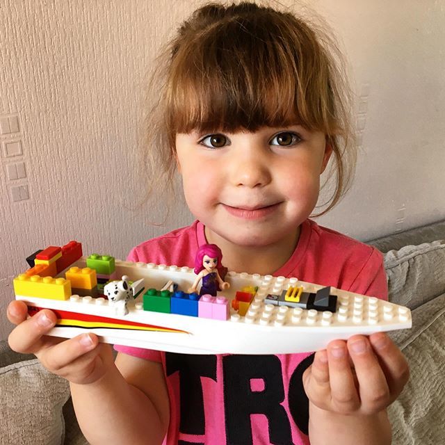 walkthedust's tweet photo. And Emily has made a boat 🚤 for Livi 👩🏻‍🎤and Cookie 🐶
She has watched the Livi Popstar House video on @ellievtoys about 6 million times! 
#legofriends #ellievtoys #lego https://t.co/uvgTHimZwD https://t.co/vpfOhsgXPe