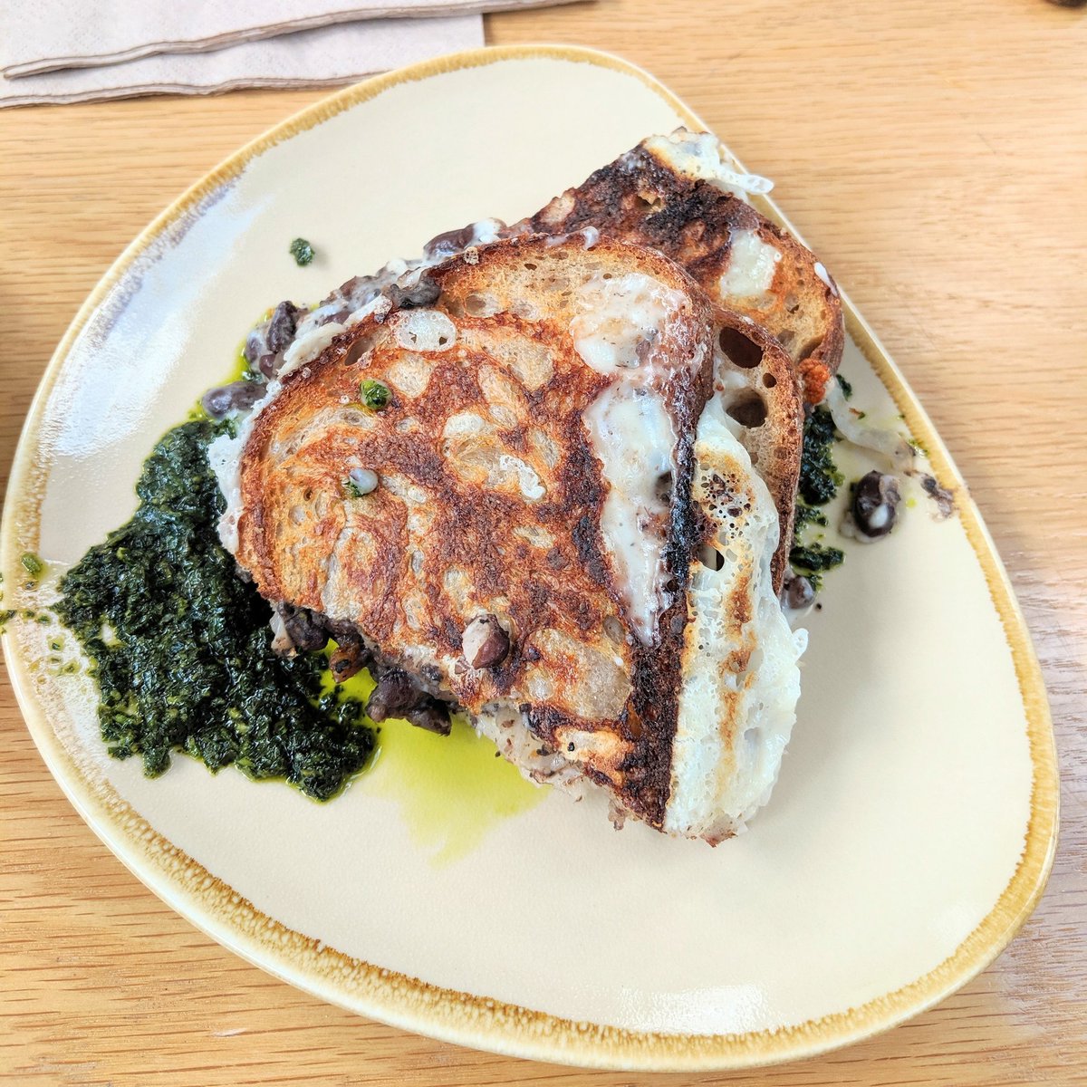 SelectVegan's tweet image. Had a delicious vegan Grilled Cheese Sandwich with Black Bean Ragu and Fennel today at @Blendnottingham - as always alongside an oat milk latte with coffee by @Stewartscoffees definitely recommend this place and is child and breastfeeding friendly too!