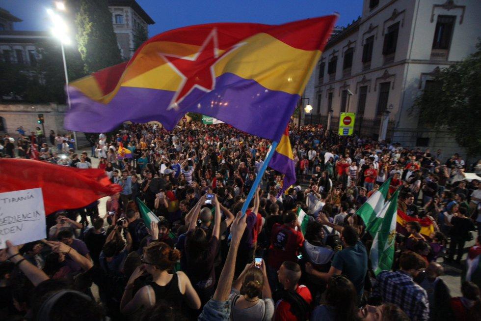 GranadaDecide's tweet photo. El pueblo organizado y consciente con el protagonismo de la clase trabajadora será el que desde las calles conquiste el derecho a decidir y la República. Nuestras felicitaciones a @Madrid22j por la jornada histórica que están protagonizando, y vendrán más seguro. #MadridDecide https://t.co/uLwPARUHOi