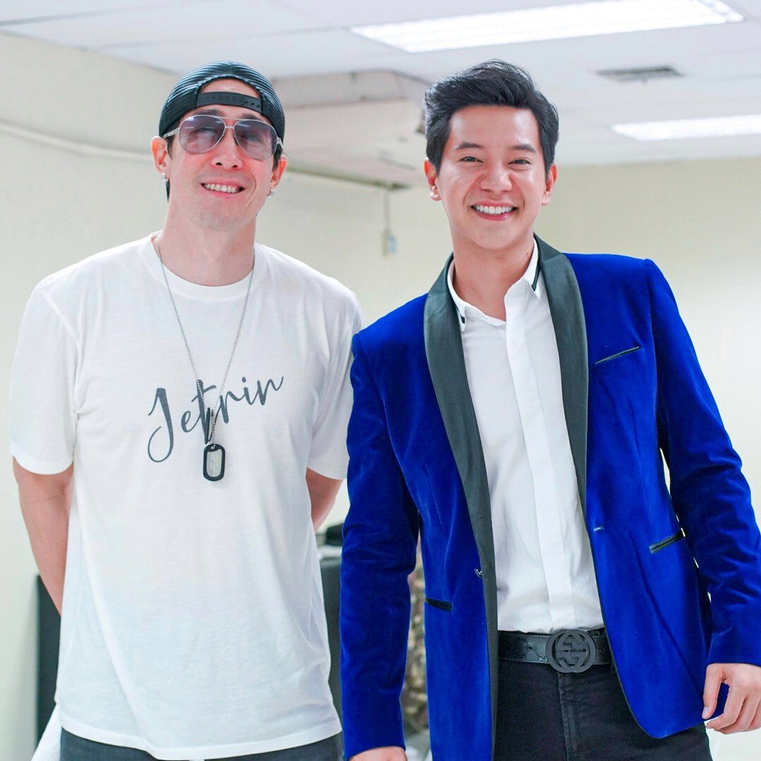 ปิดท้ายด้วย พ่อก็คือพ่อ ครับ🙏❤
My Daddy &amp; My Big Bros 
ดีใจทุกครั้งที่ได้เจอพี่เจ 
และสุดยอดที่ครั้งที่ได้ดูโชว์พี่เจครับ
ที่สุดแล้วคนนี้ ❤🙏 มาเป็นแขกรับเชิญ Surprise 
ในงาน #TheXXLconcert 
#ผู้ถือหุ้นกู้ปตท 
#40ปีปตท
#เจเจตริน 
#jjetrin
#ไอซ์ศรัณยู