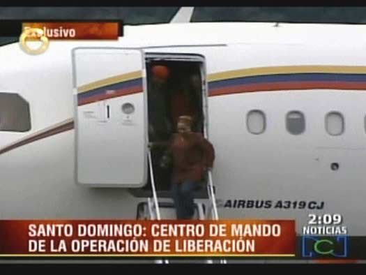Mira Petu, la hdlgp doble moral, bajando del avion presidencial Vzlno, y eso quien lo pagó? damn bitch!