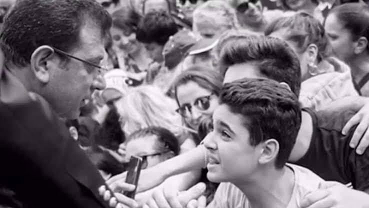 Hayatımın son gününe kadar bu kampanyanın sloganına ilham kaynağı olmanın onurunu yaşayacağım.

Belki yarın oyumuzla sana destek veremeyeceğiz ama benim gibi milyonlarca çocuğun bu ülkenin geleceğine dair umudu oldun. İyi ki varsın Ekrem abi, 

#HerŞeyÇokGüzelOlacak