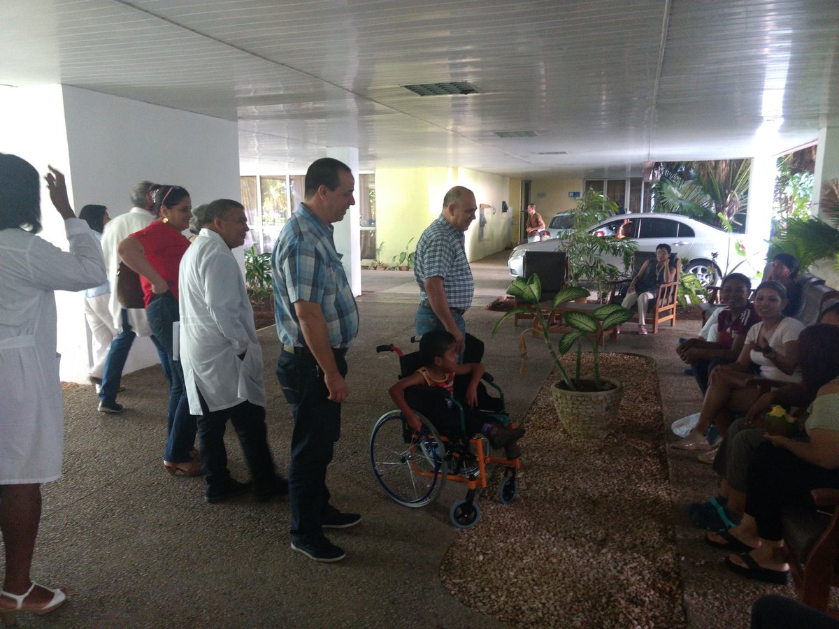 Amor y profesionalidad son dos palabras que distinguen la labor del <a href="/CirenCuba/">Ciren Cuba</a>. Hasta allí llegaron hoy el Vicepresidente <a href="/DrRobertoMOjeda/">Dr. Roberto Morales Ojeda</a> y el Ministro <a href="/japortalmiranda/">José Angel Portal Miranda</a>. Una vez más #Cuba recibe el agradecimientos de los pacientes atendidos. #CubaEsSalud 🇨🇺 <a href="/DiazCanelB/">Miguel Díaz-Canel Bermúdez</a>