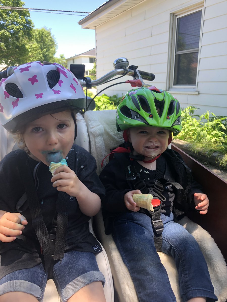 MrBikesABunch's tweet photo. Thanks for the treats, @madiganlistens. Now will you also volunteer to help clean up the aftermath? #IceCream #CargoBike #filthykids https://t.co/S96kxxIRvk