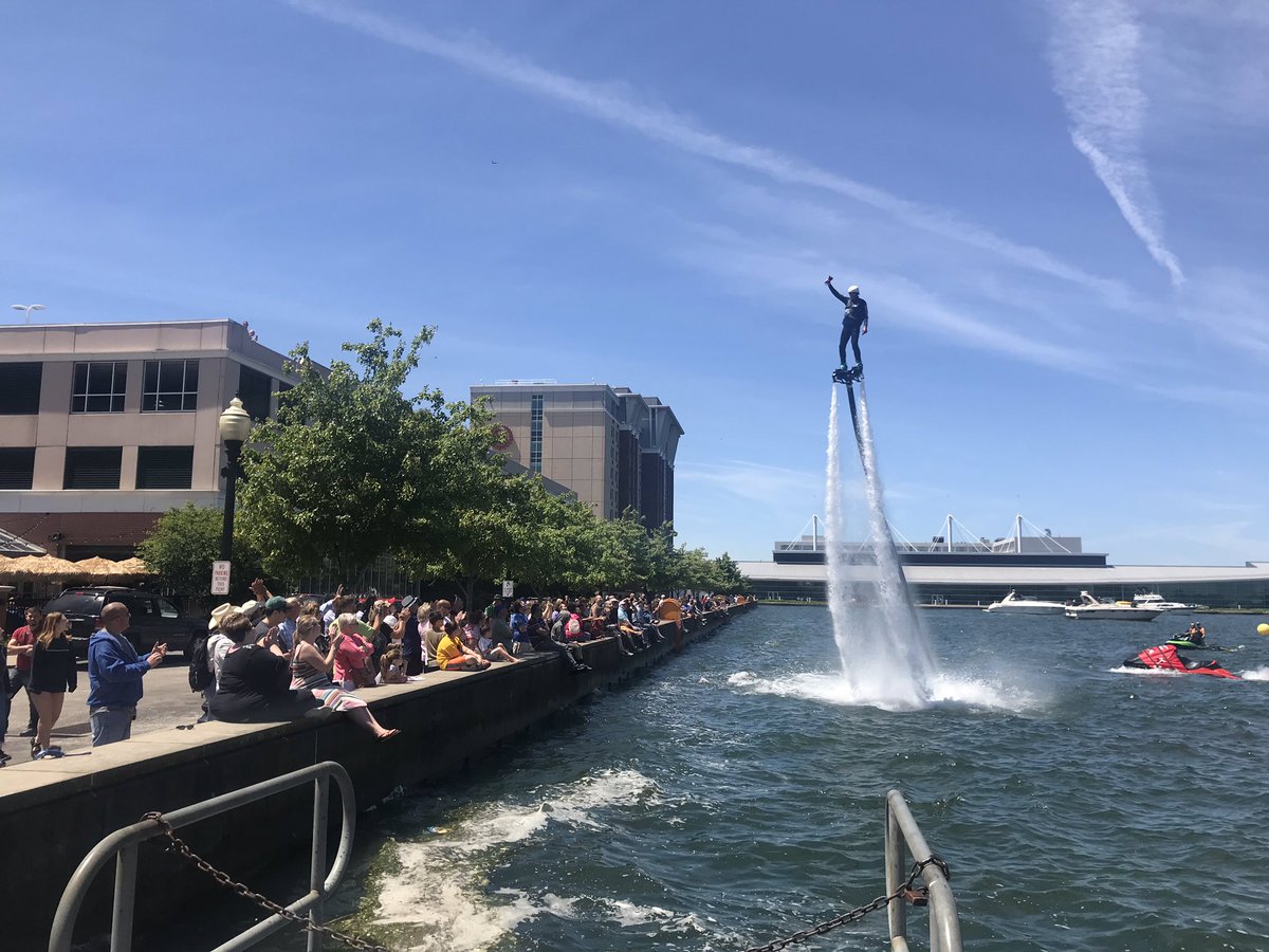 VisitErieSports's tweet photo. The crowd at Dobbins Landing is loving the HydroFlight US Open Tour, and the athletes love them back!
#WaterfrontWeekend #HydroFlight #LakeErie https://t.co/ekr92kvvG9