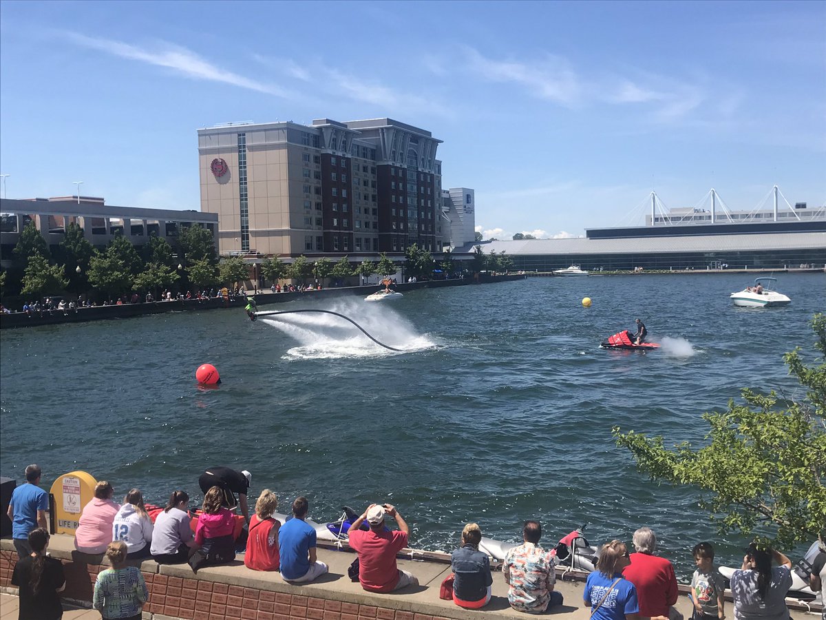 VisitErieSports's tweet photo. The crowd at Dobbins Landing is loving the HydroFlight US Open Tour, and the athletes love them back!
#WaterfrontWeekend #HydroFlight #LakeErie https://t.co/ekr92kvvG9