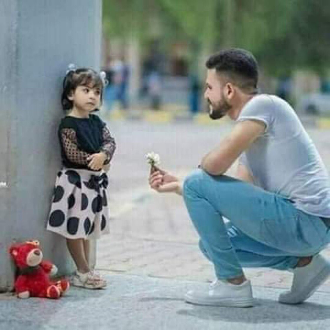 لا يخدعك تاريخ الميلاد المثبت على البطاقة الشخصية ..
فـجميع النساء بهذا الحجـم  👇❤