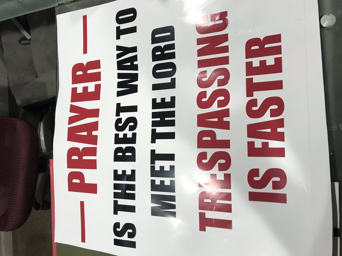 LizardLickTowin's tweet image. New signs are in for the lot gates and for the hunting land - #PlainandSimple