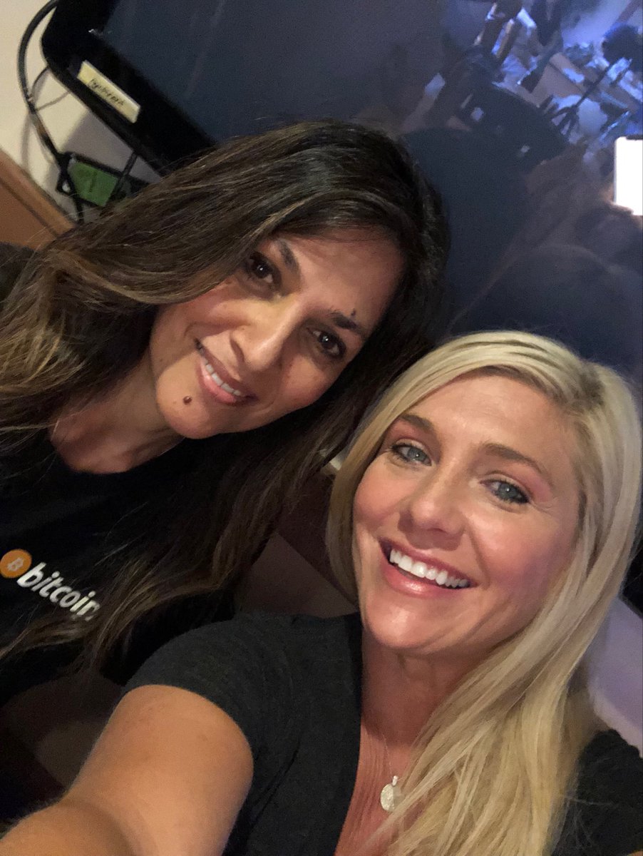 lisamightydavis's tweet photo. My sweet friend @crowdfluence1 !! @bensemchee #NJmeetup https://t.co/vxQi7TjQny