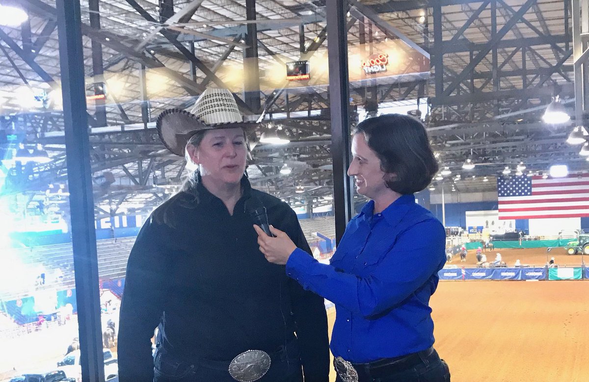 AQHAJournal's tweet photo. Ranch Journal editor Andrea Caudill interviews amateur world champion Pamela Rasmussen. #vrhworld #getThatGlobe https://t.co/jfNqt3IRBy