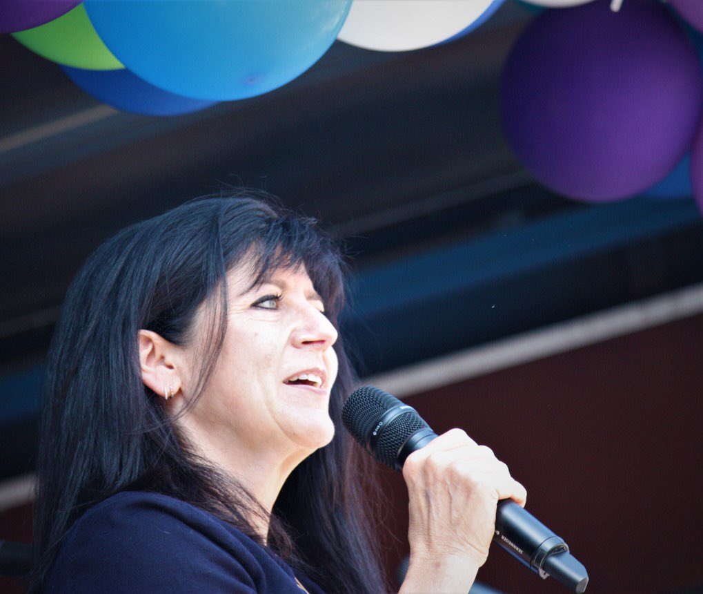 Emma Freud, our sensational patron, opening the Festival caught in action by young photo journalists Theo and Gwil. Great photos guys. ⁦<a href="/emmafreud/">emma freud 💙 🔴</a>⁩