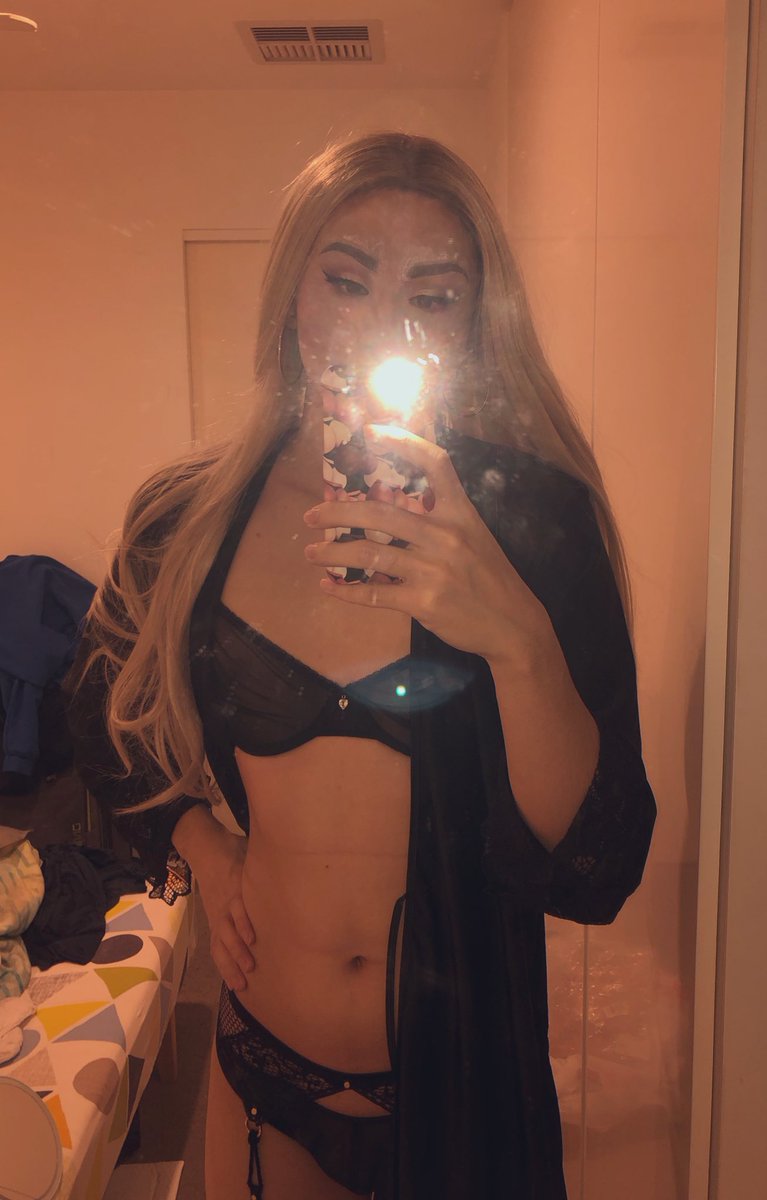 khloekiss97's tweet photo. Retweet if you want to see more of me😉 I’ll post the video when retweet is more than 75 (dressing up is quite tiring so pls motivate me) #sissy https://t.co/vTgWlZUmlj