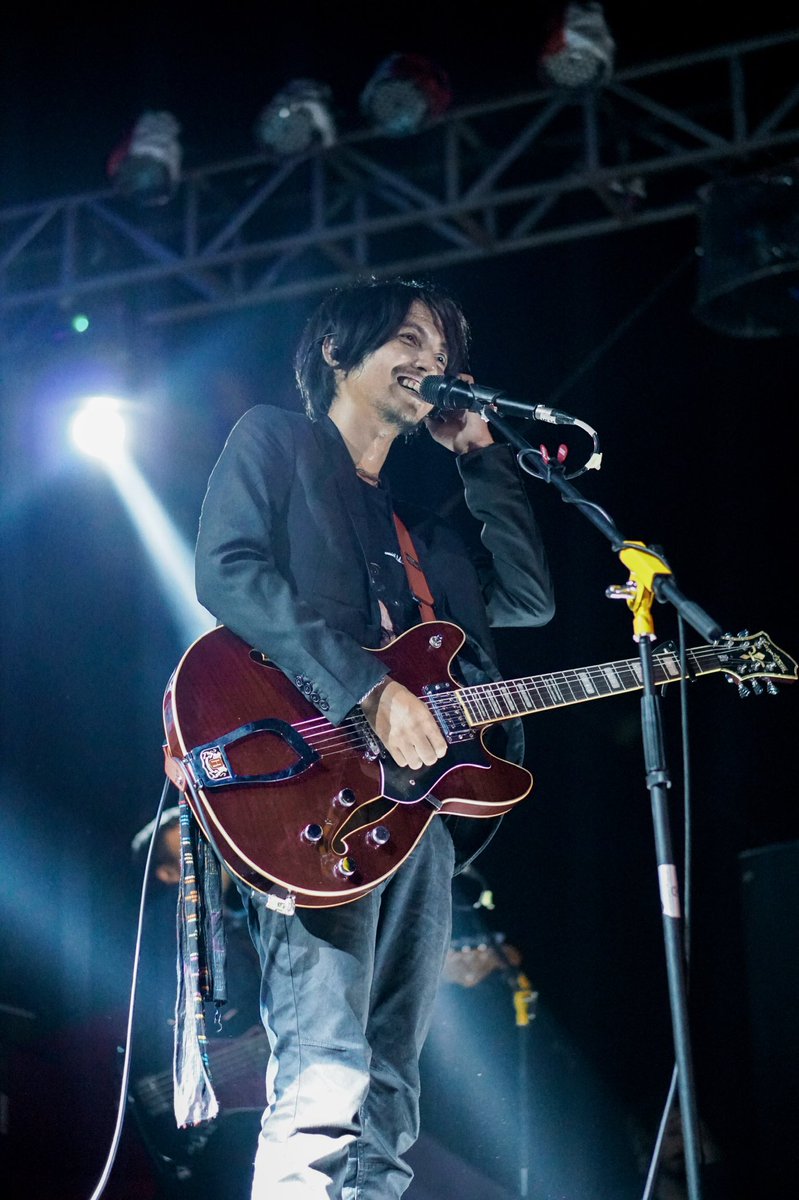 Karena foto ini cukup menipu, dan saya terlihat tampan, maka itulah saya rela upload pagi-pagi buta