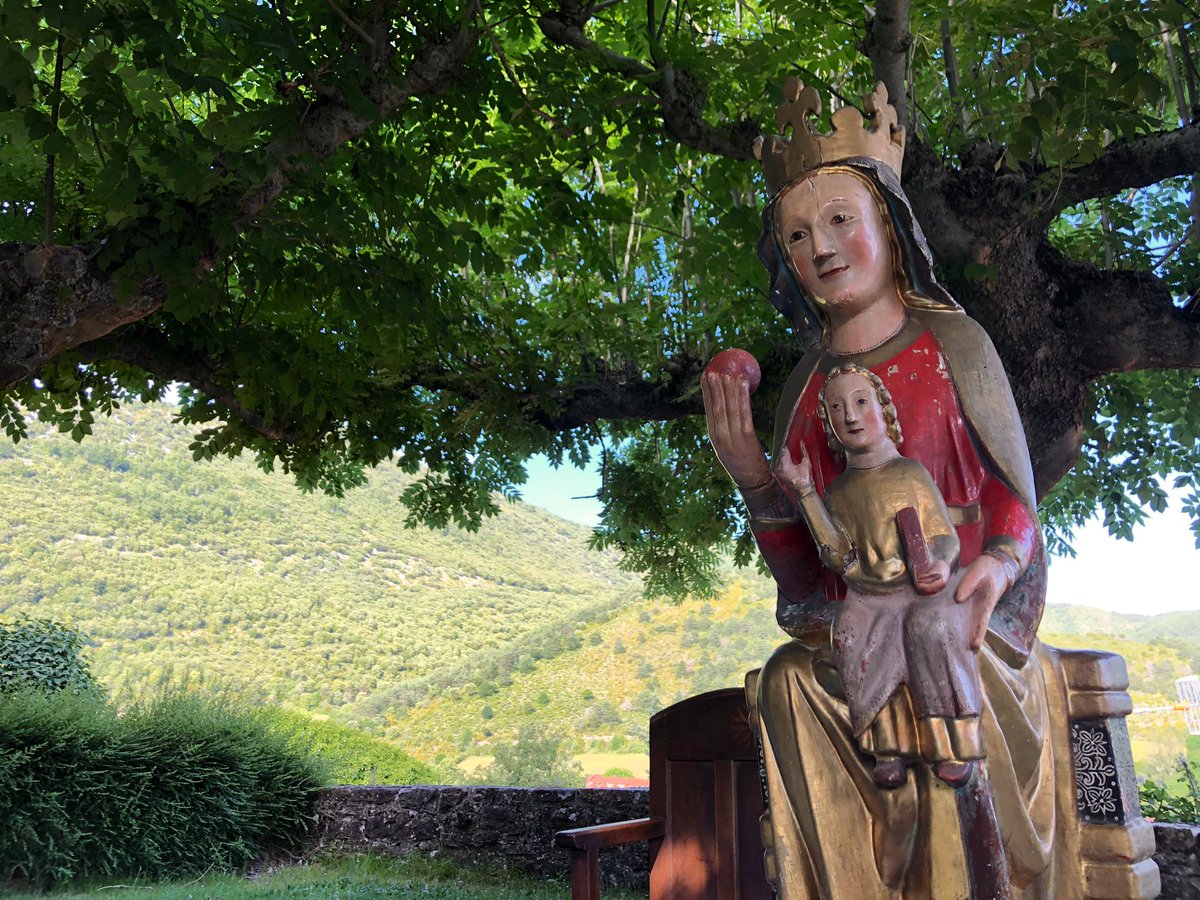 Artzibalia's tweet photo. Hoy la #Virgen de #Uritz ha salido a visitar el pueblo... 

#ValleDeArce #Arrzibar #Uriz 
#TerritorioOrreaga https://t.co/1S3jgr9qjU
