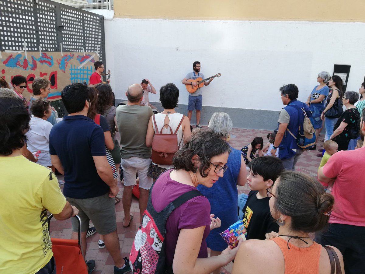 Música en acústico para no molestar mentes obtusas, el grupo Trapiche #ApoyamosLaGasolinera Al fascismo lo venceremos con Cultura