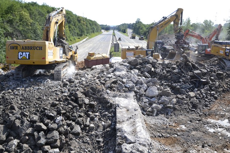 AGAB_eV's tweet image. A 4  Sicherer und zügiger Rückbau der Überführung Frankfurter Straße B 8 in #Köln. Ein #DEGES Projekt.
#Vollsperrung der #Bundesautobahn zwischen #Autobahndreieck Köln-#Heumar und Autobahnkreuz #Gremberg 
Weitere Straßenarbeiten im Schutz der Vollsperrung
eautobahn.de/html/bruckenab…