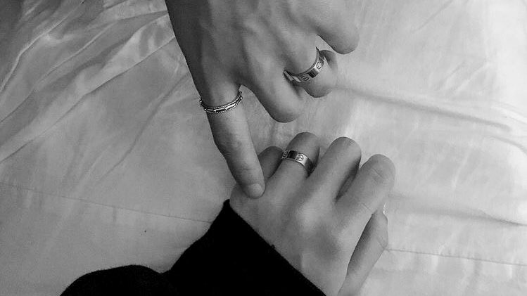 purplesNgreen's tweet photo. #TAEKOOKAU
They were young when they made a mistake of falling in love despite the fact that one of them was already committed to someone else.Jk was a fool when he reached out his hands to a crying Taehyung in the middle of the night. And Tae was stupid for accepting the hand! https://t.co/E0EJddSMKg