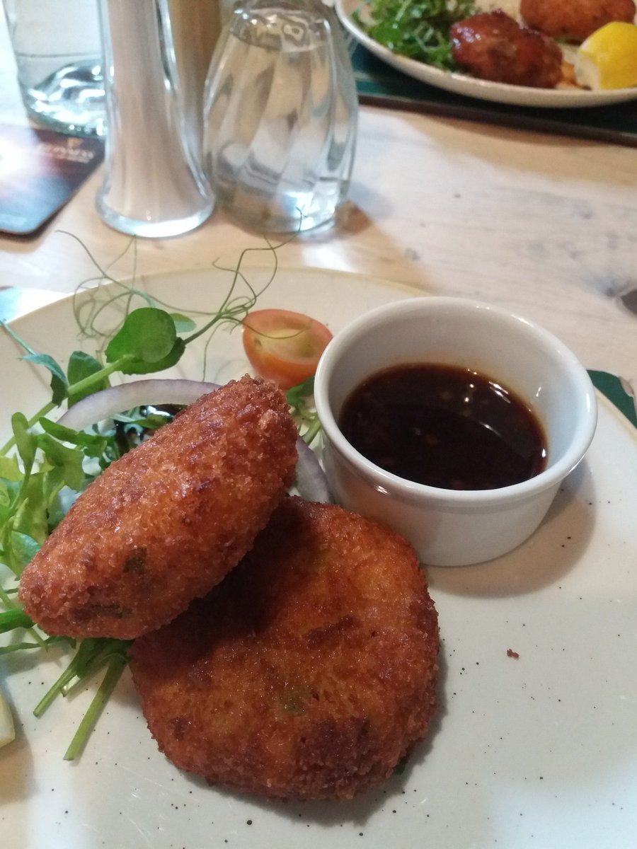 Had a lovely wee dinner last night with my bestie at Grouchos Richhill. Thank you <a href="/mervchef/">mervyn steenson</a> - these fish cakes and the scampi were delicious ☺