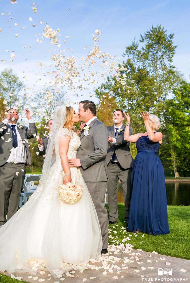 GT_Estate's tweet photo. Did you know that today is #NationalKissingDay?! 
💋Photographer: @TruePhotography

Pick out your #wedding day kissing location: https://t.co/yHK1Es6HIB
#weddingplanning #weddingvendor #SDBride #SDGroom #SanDiego #Fallbrook https://t.co/7eB9vjGYKA