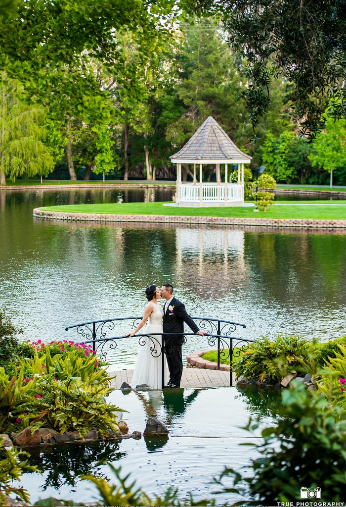 GT_Estate's tweet photo. Did you know that today is #NationalKissingDay?! 
💋Photographer: @TruePhotography

Pick out your #wedding day kissing location: https://t.co/yHK1Es6HIB
#weddingplanning #weddingvendor #SDBride #SDGroom #SanDiego #Fallbrook https://t.co/7eB9vjGYKA