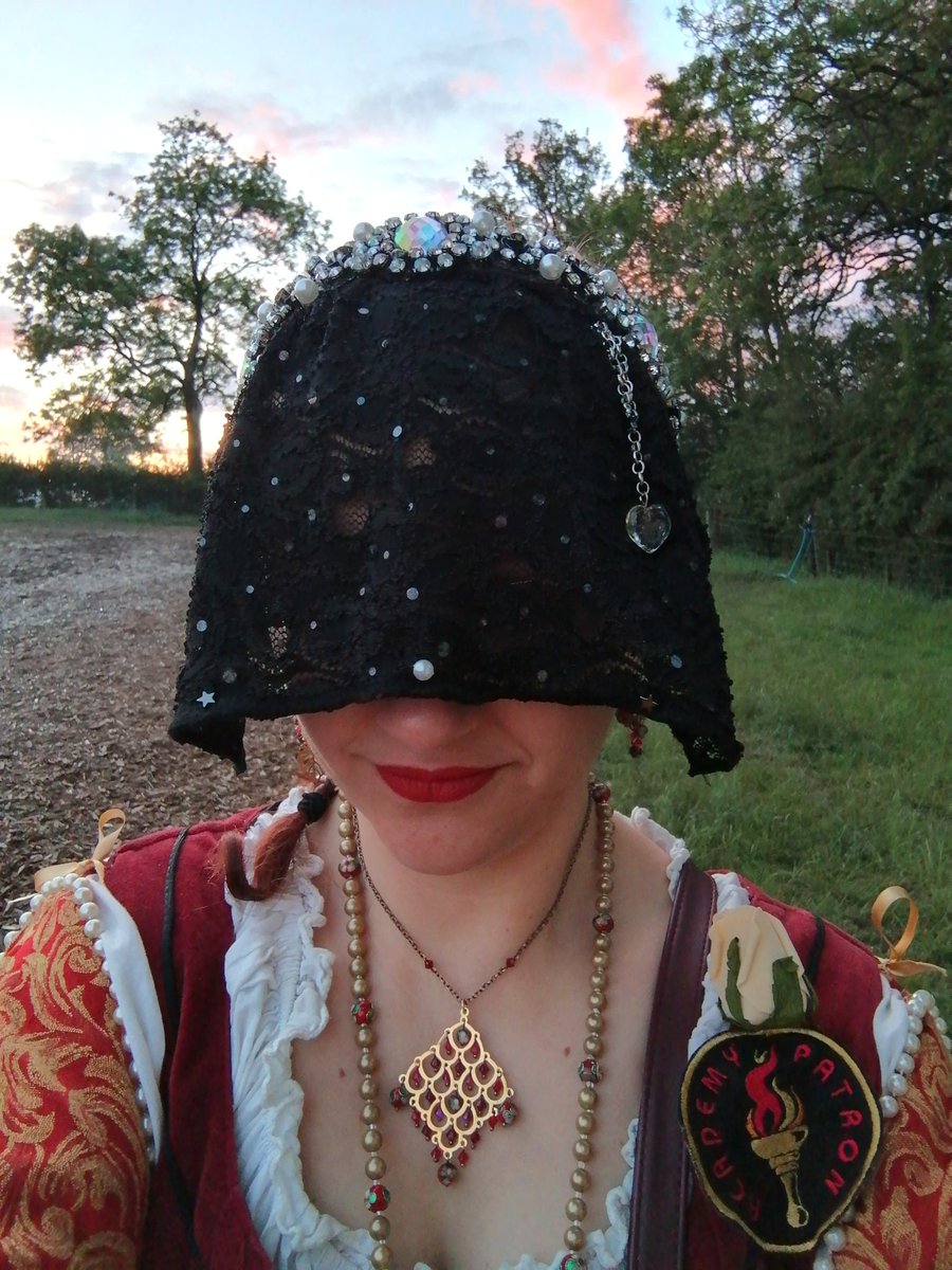Perf_Jewellery's tweet photo. If anyone wants me, I'm casting my mind back to last weekend, when I was an actress in a glittering Witch's mask, dripping with jewellery, pearls and symbols of my patronage.
This "mask" is the best strange thing I've made recently!
#empirelarp #profounddecisions #empirelrp https://t.co/KzWaKcwTxa