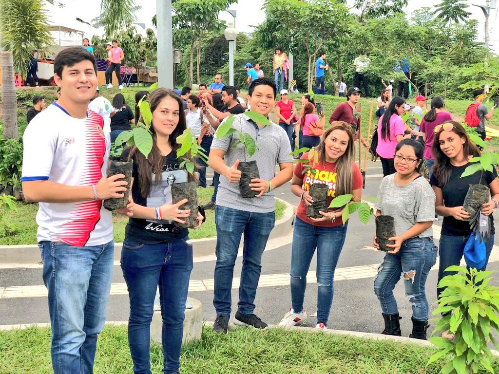 JRNdepaSS's tweet image. Nuestra directiva @JRN_DeptalSS se une a #Plantaton2019 de @CONASAV_SV 🍃

Estamos listos para trabajar por reforestar diferentes puntos de los municipios del Departamento de San Salvador. ¡Por más jóvenes voluntarios y preocupados del medio ambiente! 🌳