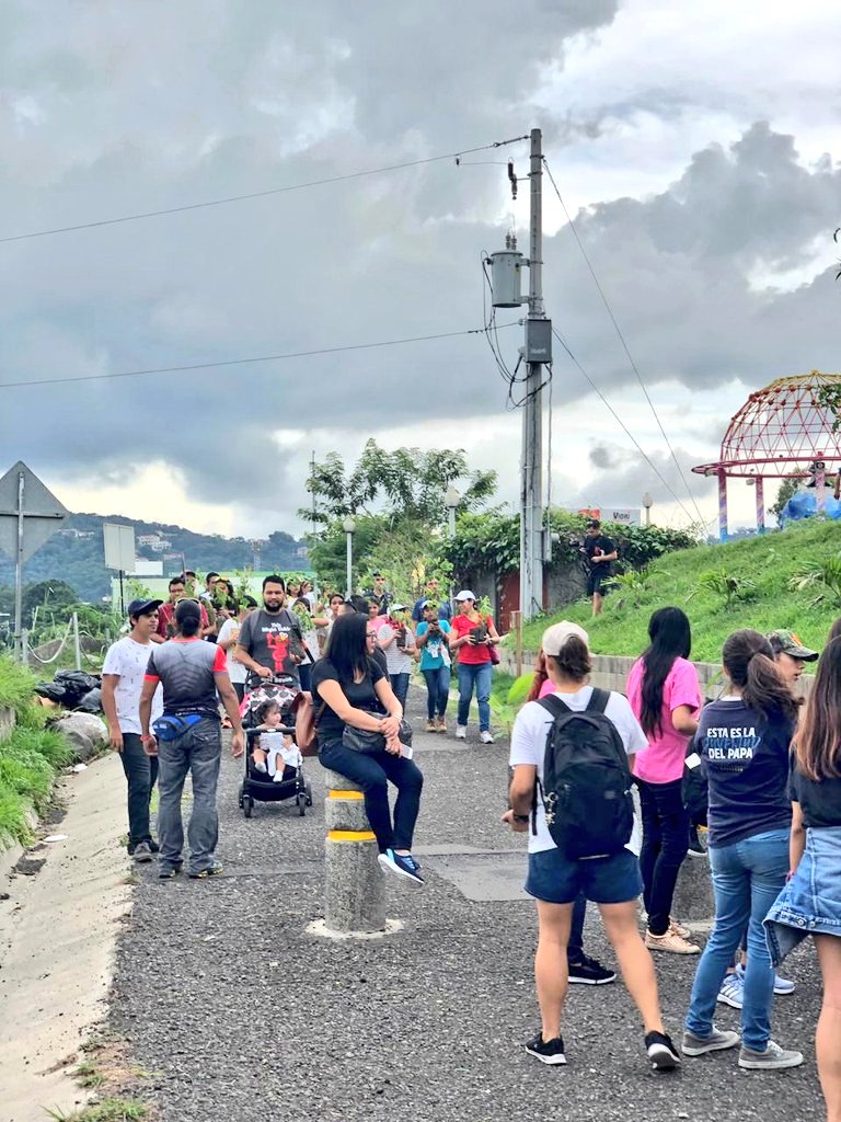 JRNdepaSS's tweet image. Nuestra directiva @JRN_DeptalSS se une a #Plantaton2019 de @CONASAV_SV 🍃

Estamos listos para trabajar por reforestar diferentes puntos de los municipios del Departamento de San Salvador. ¡Por más jóvenes voluntarios y preocupados del medio ambiente! 🌳