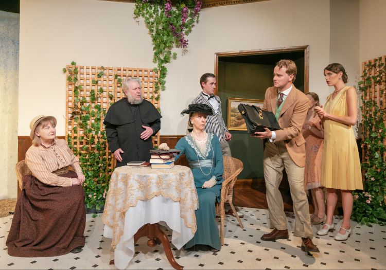 PhippsDavis's tweet photo. Saw @TabardEarnest for the 5th &amp; final time today. So proud of the lovely cast &amp; crew for their work on this happiest of shows. Two more chances to see it tomorrow. https://t.co/r3peIFNewg