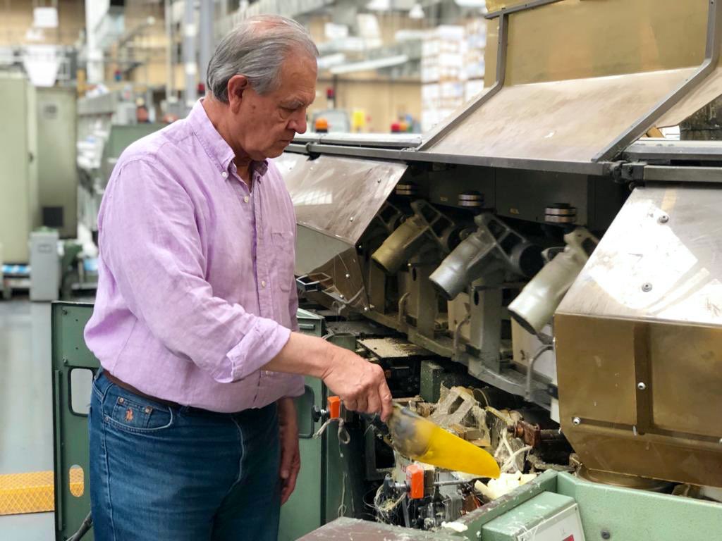 Conaliteg's tweet photo. #ElDíaDeHoy nuestro Director, Antonio Meza, encabeza la supervisión del proceso de producción y distribución de los #LibrosDeTextoGratuitos en la planta y almacén de #Querétaro. 

Seguimos trabajando para cumplir con nuestras niñas y niños de #EducaciónBasica https://t.co/4syVFF3KA3