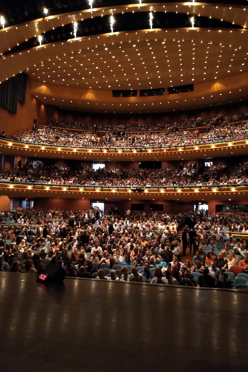 ofctimallen's tweet photo. Beautiful sold out first show in Indy
Damn nice room! https://t.co/ufR8rSY7iB