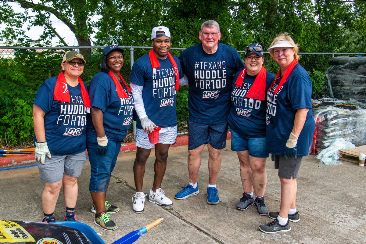 texanscare's tweet photo. The #BattleRedLadies never miss an opportunity to give back to their community! Thanks for your support @ShopPalaisRoyal. ❤️ #TexansHuddleFor100 #TexansCare https://t.co/TxuDOzTuvF