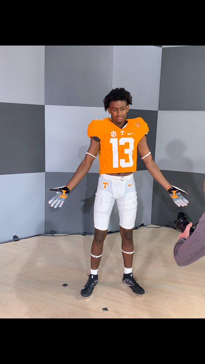 iamtaylorgroves's tweet photo. Had a great time at the @Vol_Football, thank you to all the coaches, looking forward to come back very soon. @OnTopAthletics @atleepond @er_football  @erstrength @thompsmd23 @CoachJPruitt https://t.co/iwzjfkyvvq