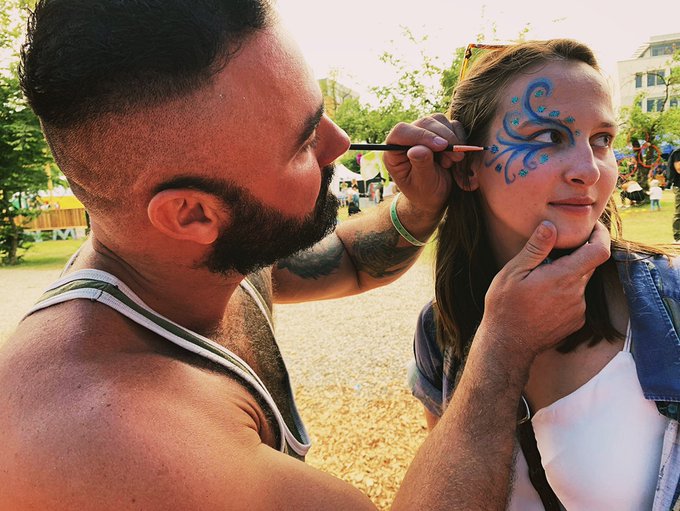 FESTIVAL🎭🎨...Come 2 Papa&lsquo; make-up 😎 https://t.co/8I6i2WvpEL