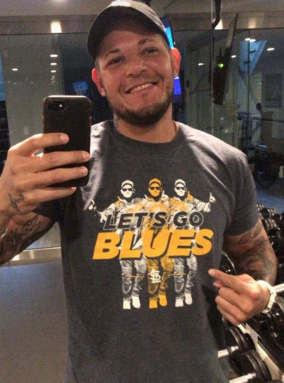 Cardinals's tweet photo. ✅ Sweet Shirt
✅ Stanley Cup at Busch

See you Wednesday @StLouisBlues!

Need tickets? https://t.co/SLqHIsrWdp https://t.co/ezsTSqa0kB