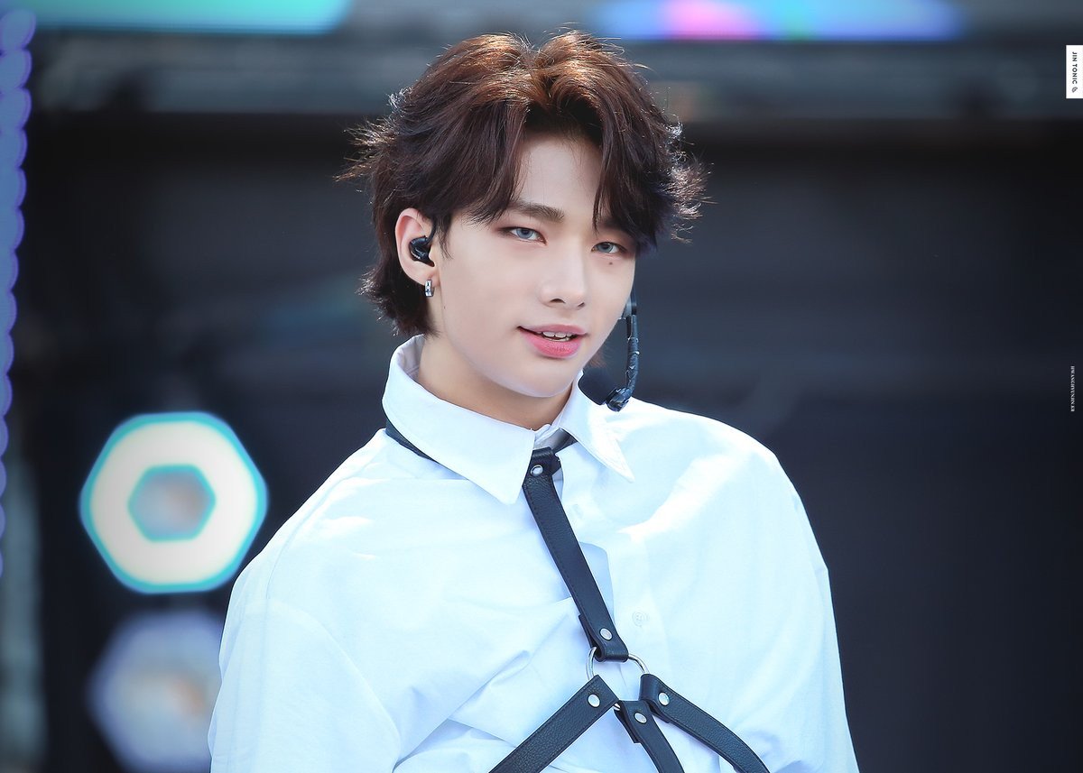 Hyunjin long for you перевод. Хван Хёнджин. Stray Kids Хёнджин. Хён Джин Stray Kids. Stray Kids Хван Хёнджин.