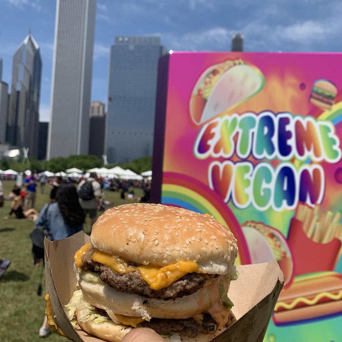 Greatest Vegan Big Mac <a href="/EvolutionBurger/">EvolutionBurger</a> at #vegandale fest Chicago w/ the help of <a href="/ImpossibleFoods/">Impossible Foods</a> 2.0! #vegandalechi #vegan #impossibleburger