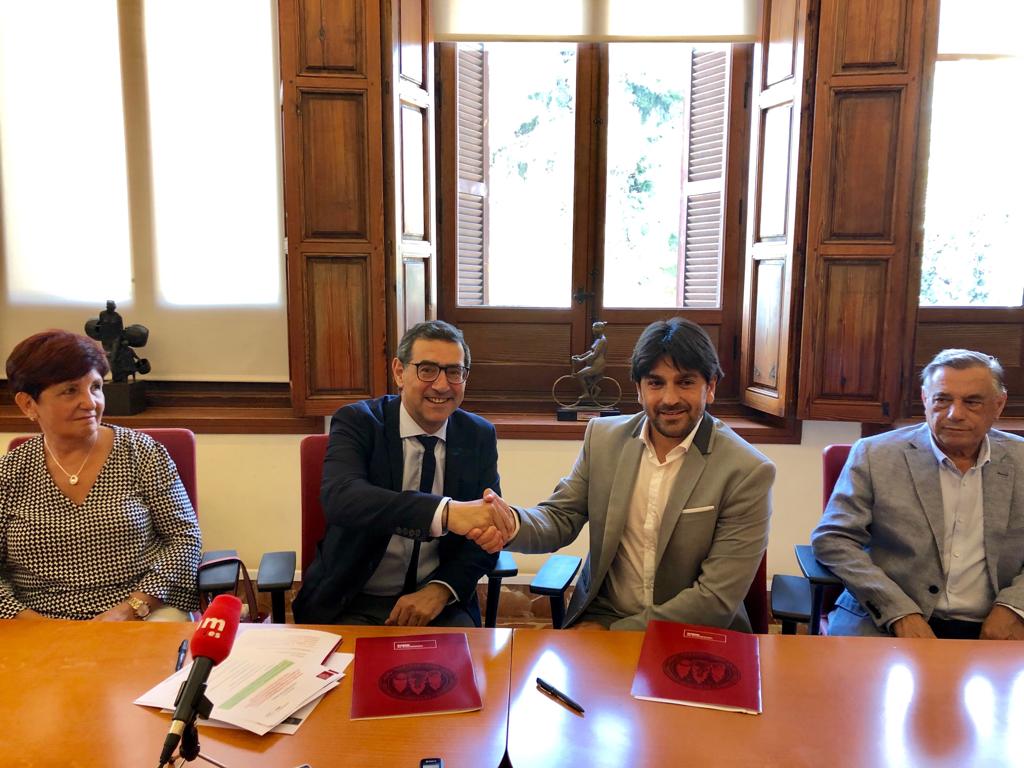 La Universidad de Murcia y ALDIMESA firman un convenio para investigar patologías del aparato locomotor. 

pst.cr/fhAqF