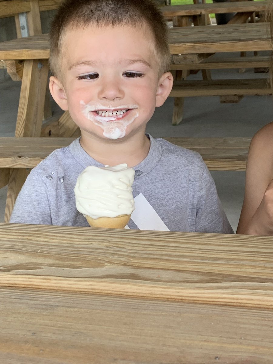 ratchkat3's tweet image. When the liquor finally kicks in