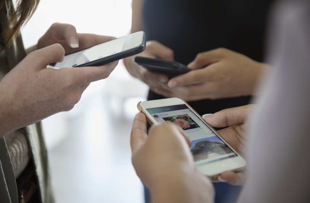 DailyCellPhones's tweet image. Study says cell phones are causing people to grow 'horns' but is it true? aol.it/2J0DtQ6