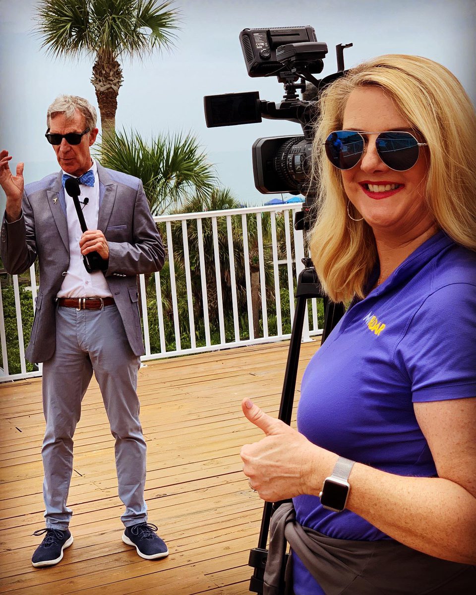 LeslieHudsonWx's tweet image. Working under a fired sun on a #saturday. But meeting @BillNye the #ScienceGuy was pretty cool! 🚀 #geekingout #lightsail #spacex #falconheavy