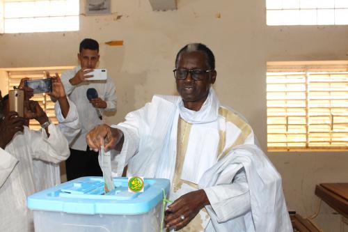 bokarba's tweet photo. Mauritanie présidentielle 2019
Kane Hamidou Baba préconise « la reconnaissance de toutes les langues nationales, ainsi que l’affirmation de leur égalité devant l’éducation, l’emploi et la justice » #DigitalAfricanLanguages #Fulah #Pulaar #Fulfulde https://t.co/Qo9t0qKRmj