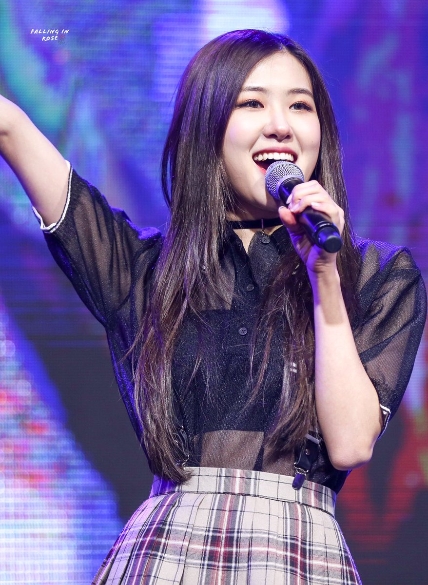 roseannepix's tweet photo. Sorry for being so late, but #3YearsWithROSÉ have gone so fast. I am so proud to stan this girl since the beginning 🖤❤️ https://t.co/Q2ibRsW6pb