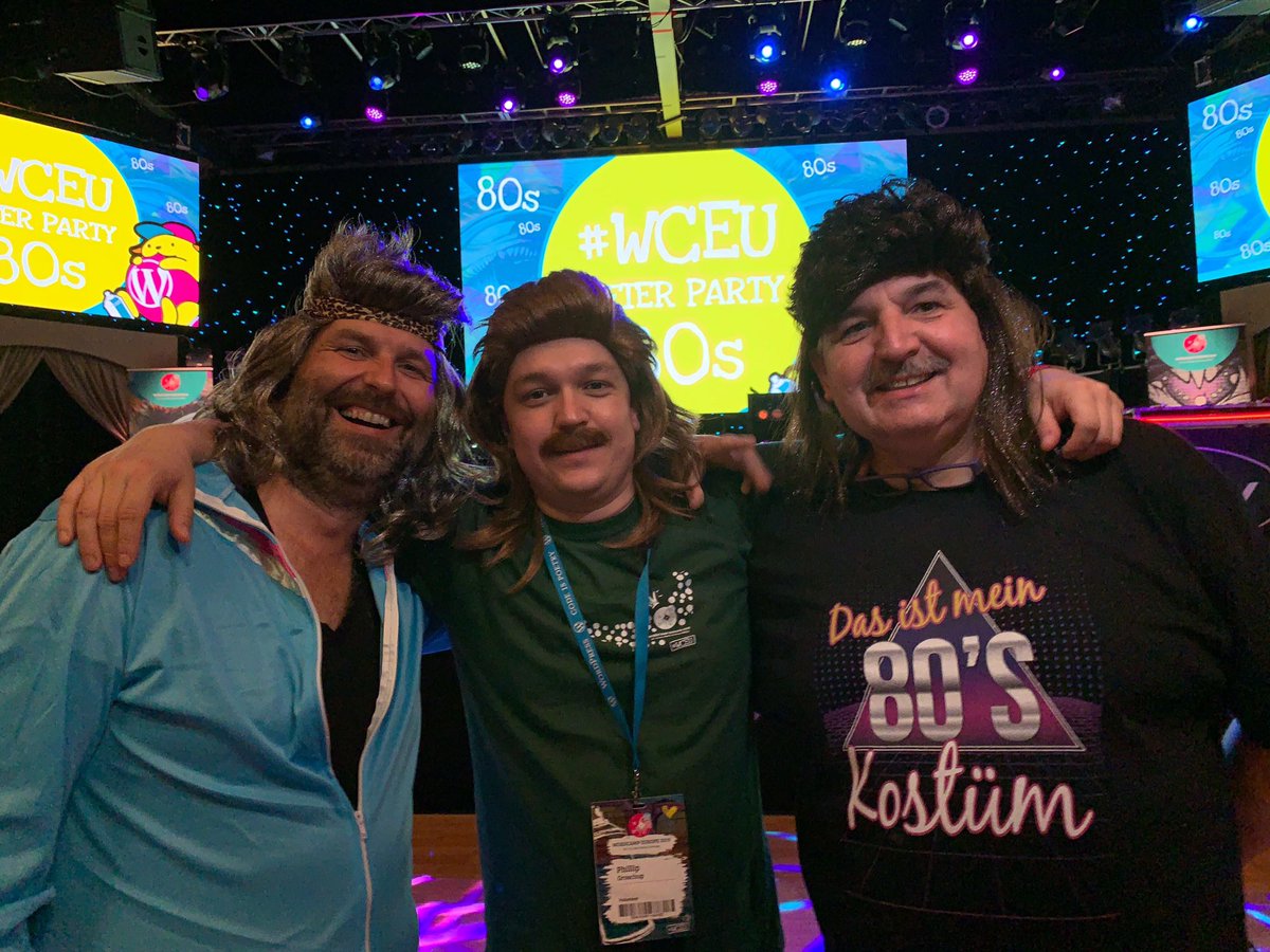 Grüße vom #wceu 80er party. Mit <a href="/stkjj/">Stefan Kremer</a> <a href="/reimark/">Reimar Kosack 🧢</a> <a href="/L0rdShrek/">🅵🅻🅾🆁🅸🅰🅽 🅽🅸🅴🅵🆄🅴🅽🅳</a> <a href="/ThomasMorus1478/">Thomas Morus</a>