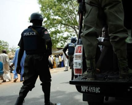 walterzenia2016's tweet photo. DPO arrested in Katsina State over the death of his girlfriend's housemaid
https://t.co/bsCI7X9KQg https://t.co/nIcSPxKMtZ