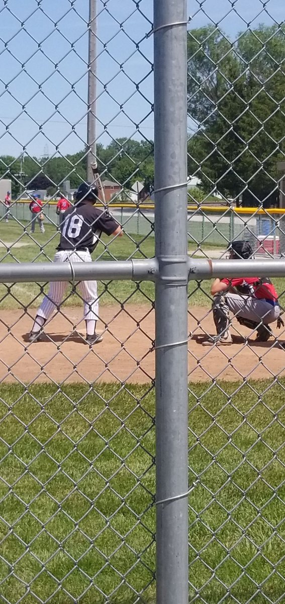 TheKaBG's tweet photo. Beautiful day for baseball. Snapped this photo RIGHT before he hit this one over the fence. #TeamMattyB @ChrisCkboes @FindlayPost3 https://t.co/3xIksXDfkz