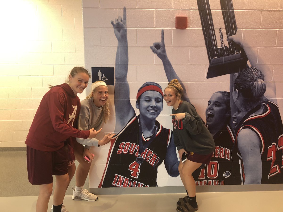 Some of our Lady Titans found Coach <a href="/bethanyjreeves/">Bethany</a> at the new USI arena!! Having fun at the <a href="/usiwbb/">USI Women’s Basketball</a> Team Camp! 🏀💪🏼⛹🏻‍♀️
<a href="/GrahamLaynie/">Laynie Graham</a> @taylorsiinger13 <a href="/madisonkautzman/">maddie</a> 
#summerball