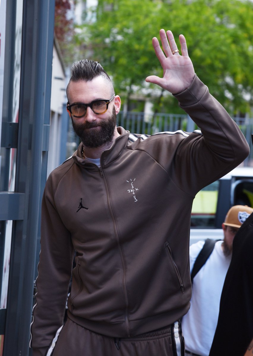 TeamShevine's tweet photo. In Paris, @adamlevine was photographed outside NRJ, check out the photos in the gallery https://t.co/AyE0tJUrbm #AdamLevine #Maroon5 https://t.co/7SqftB2uMw