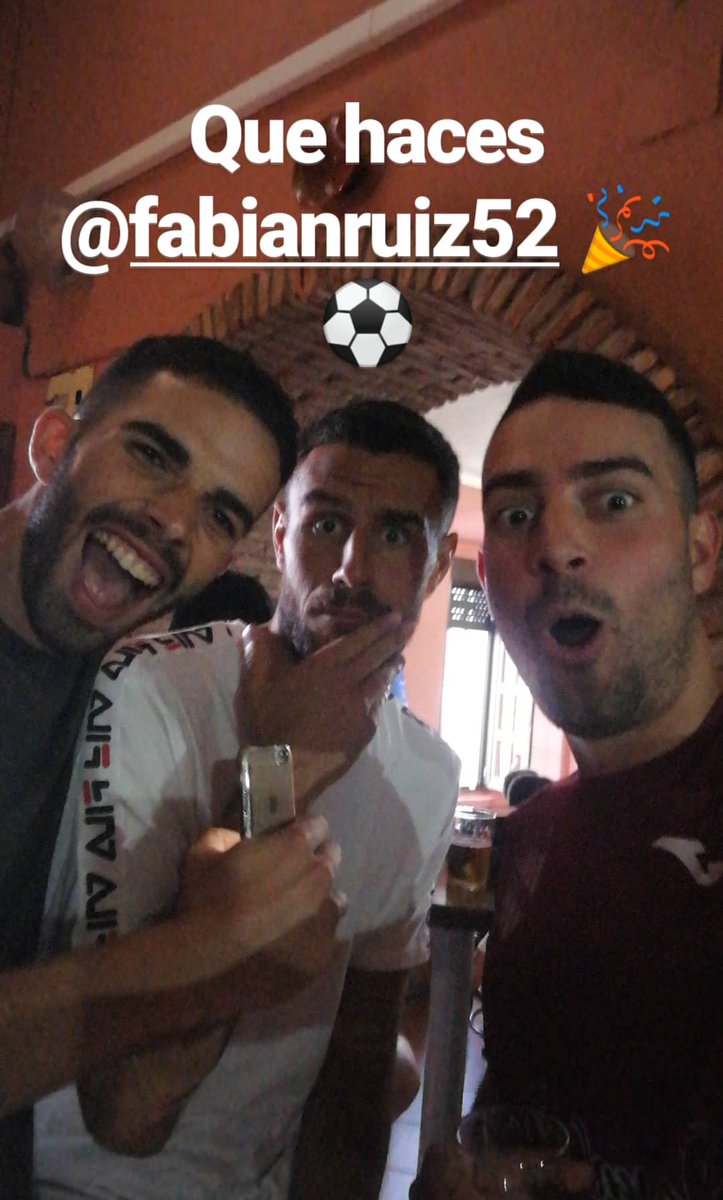 Viendo a <a href="/FabianRP52/">Fabián Ruiz</a> hacer cositas mientras esperamos el partido de las 12
Pd: hemos ganado el 1 partido